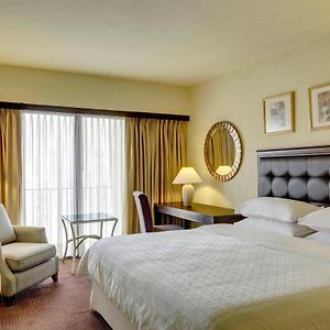 Corner King Room